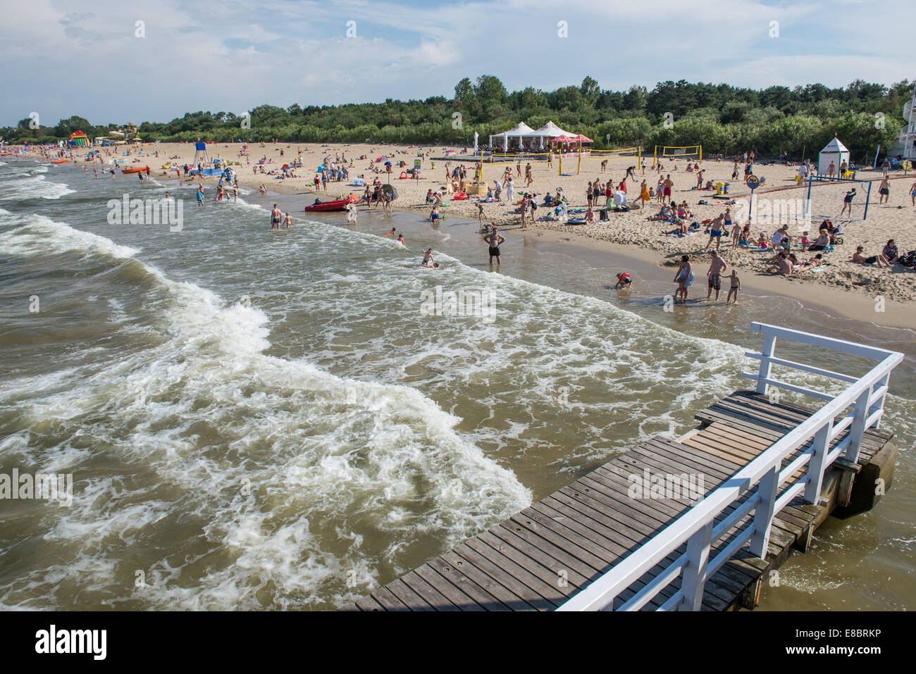 Pier am Strand Brzezno über Ostsee in Danzig, Polen Stockfoto