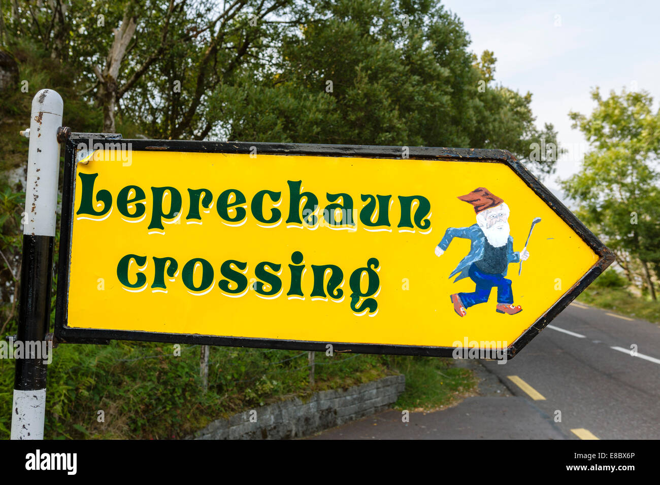 Kobold-Kreuzung melden Sie bei Ladies View auf die N & 1 Ring of Kerry, Killarney Nationalpark, County Kerry, Irland Stockfoto