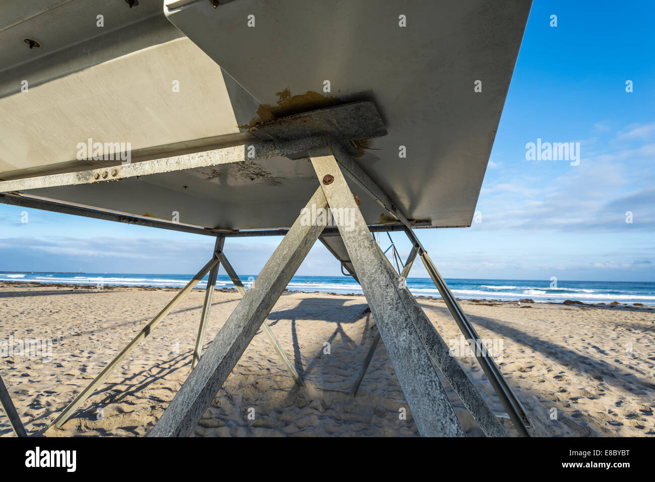 Nahaufnahme der stützen auf einen Rettungsschwimmer-Turm am Mission Beach. San Diego, California, Vereinigte Staaten von Amerika. Stockfoto