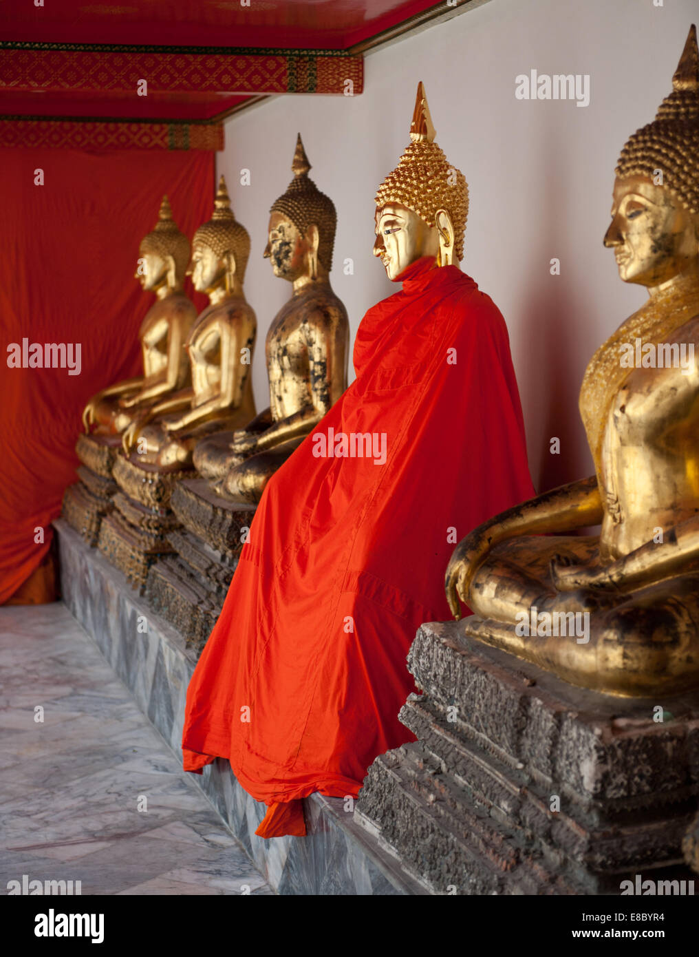 Goldenen Buddha-Statuen in einem buddhistischen Tempel Stockfoto
