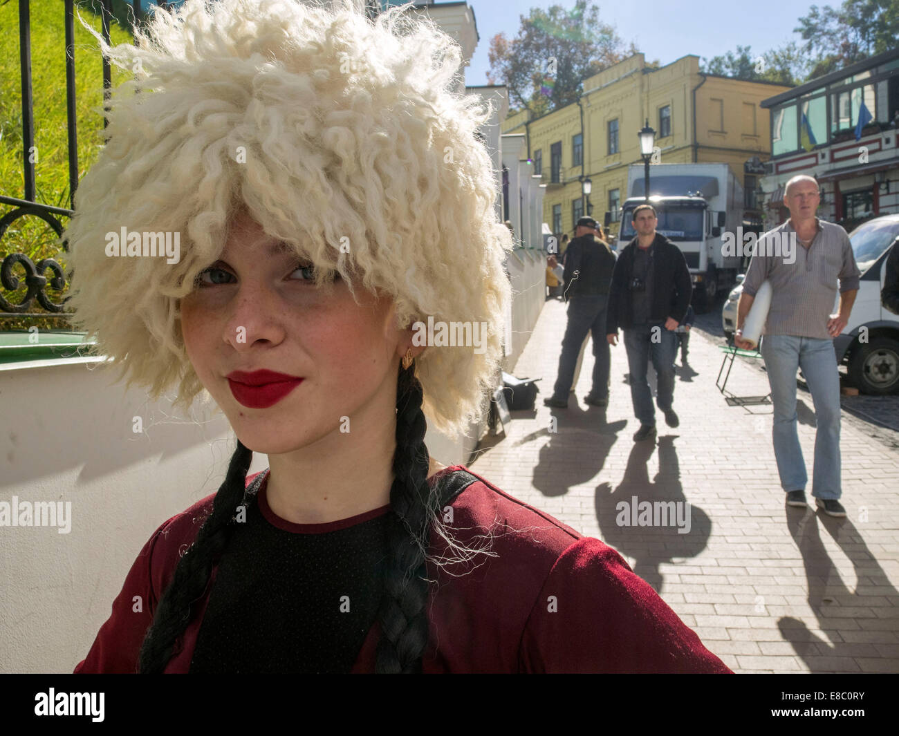 Kiew, Ukraine. 4. Oktober 2014. Tänzerin Ensemble georgischen Tanz "Iberieli"--Baudenkmale ist ein Fest der georgischen Musik, Tanz und Gesang im Zentrum Stadt. Mit der Unterstützung der Botschaft von Georgien fand das Festival statt. Bildnachweis: Igor Golovnov/Alamy Live-Nachrichten Stockfoto