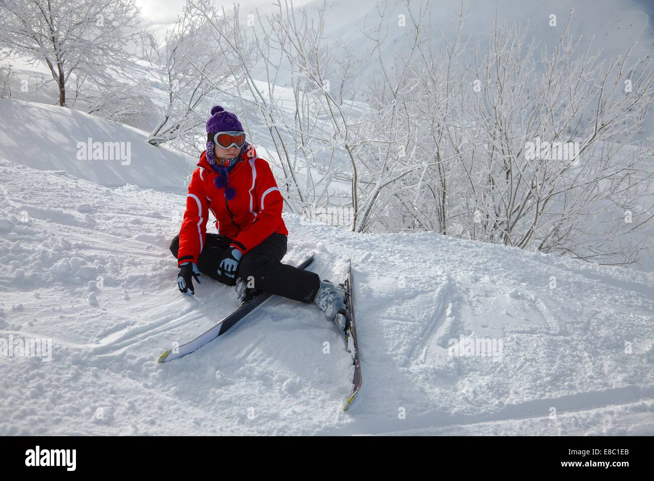 Skifahrer gefallen Stockfoto