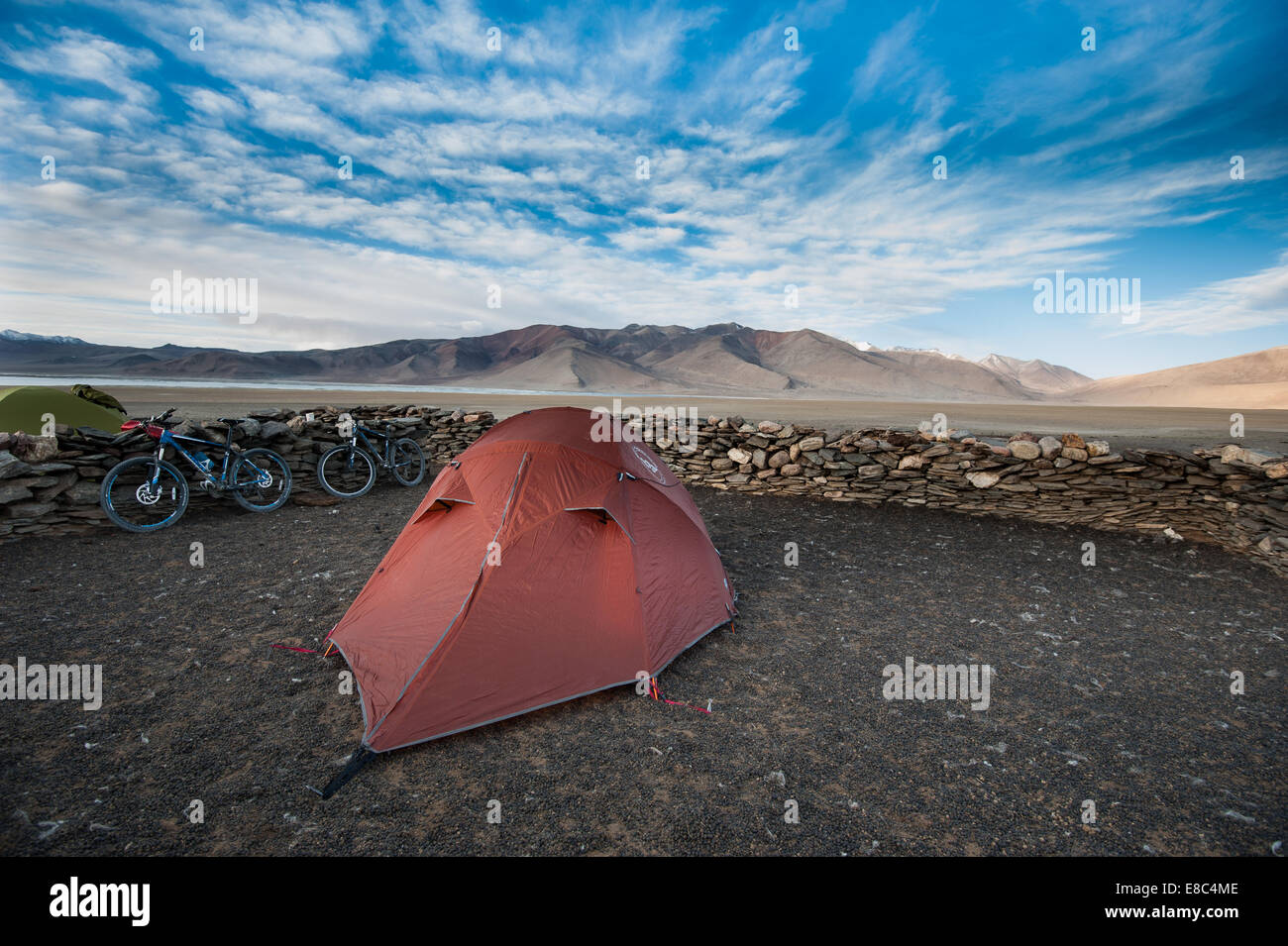 Camping am Tso Kar, während Mountainbiketour Stockfoto