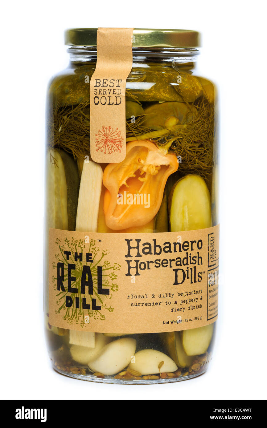 Ein Glas mit The Real Dill Habanero Meerrettich-Dill Handwerk Gurken Stockfoto