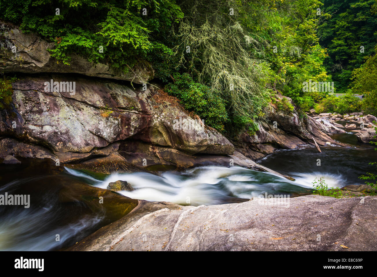 Wasserfälle am Fluss Cullasaja im Nantahala National Forest, North Carolina. Stockfoto