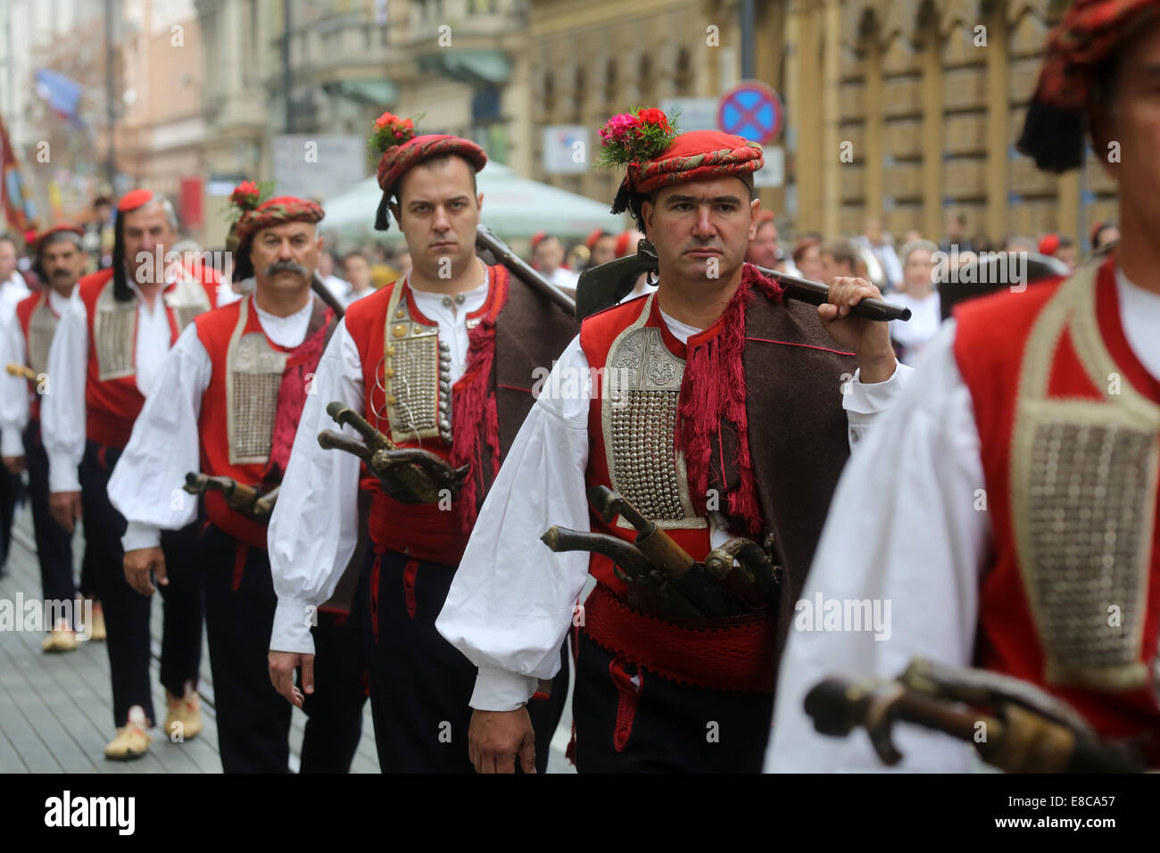 Parada 70 Teilnehmer, 30 Pferde und 40 Mitglieder der Blaskapelle haben angekündigt, die nächste 300. Sinjska Alka Stockfoto