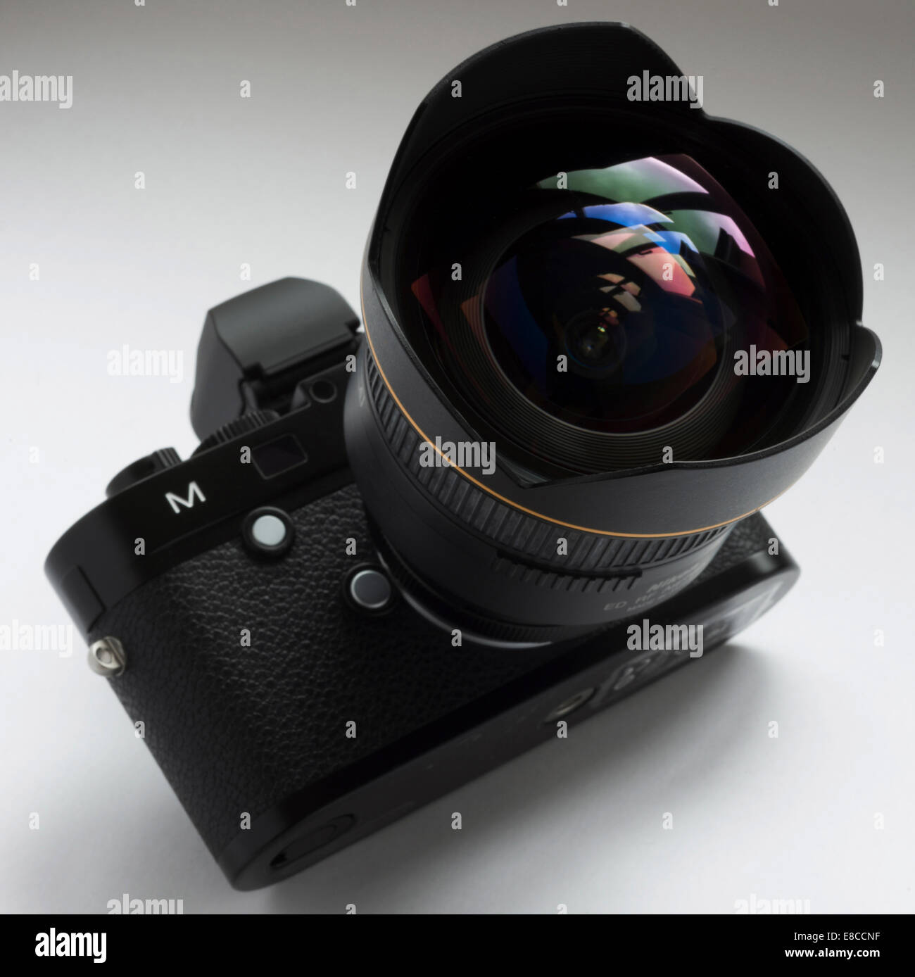 Leica M digitale Messsucherkamera mit Nikon 14mm Objektiv. Stockfoto