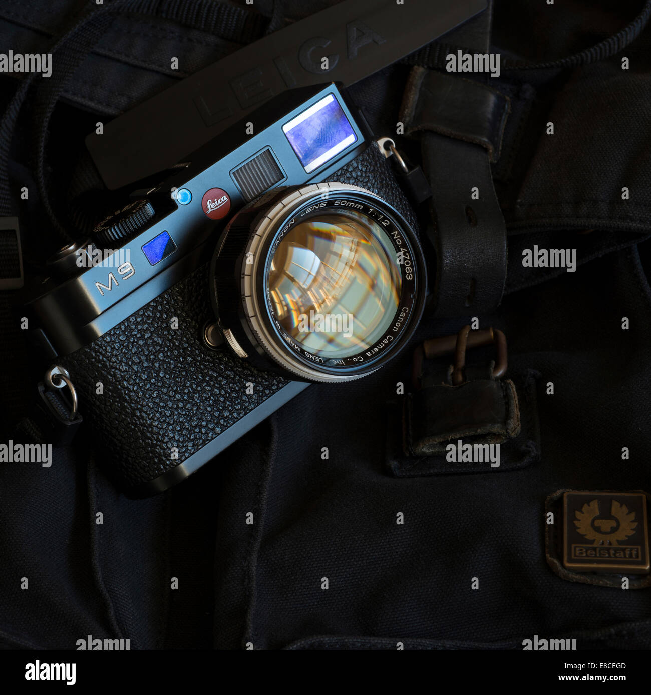 Leica M9 digitale Messsucher mit einem klassischen Canon 50mm F1. 2 Objektiv. Stockfoto