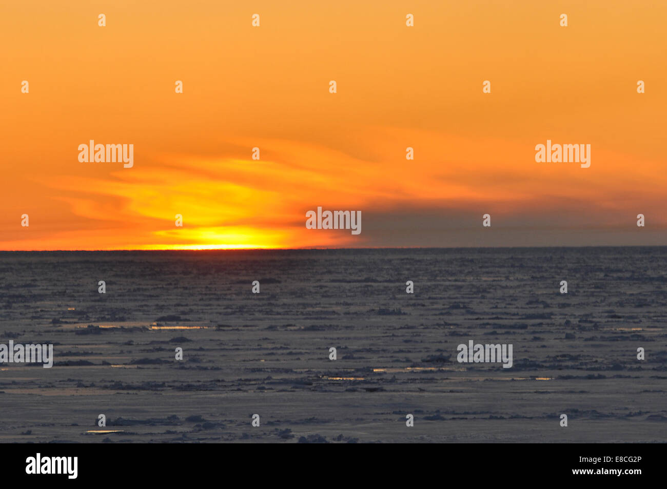 Arktis Sonnenuntergang taucht die Sonne unter dem Horizont 1. September 2009. Stockfoto