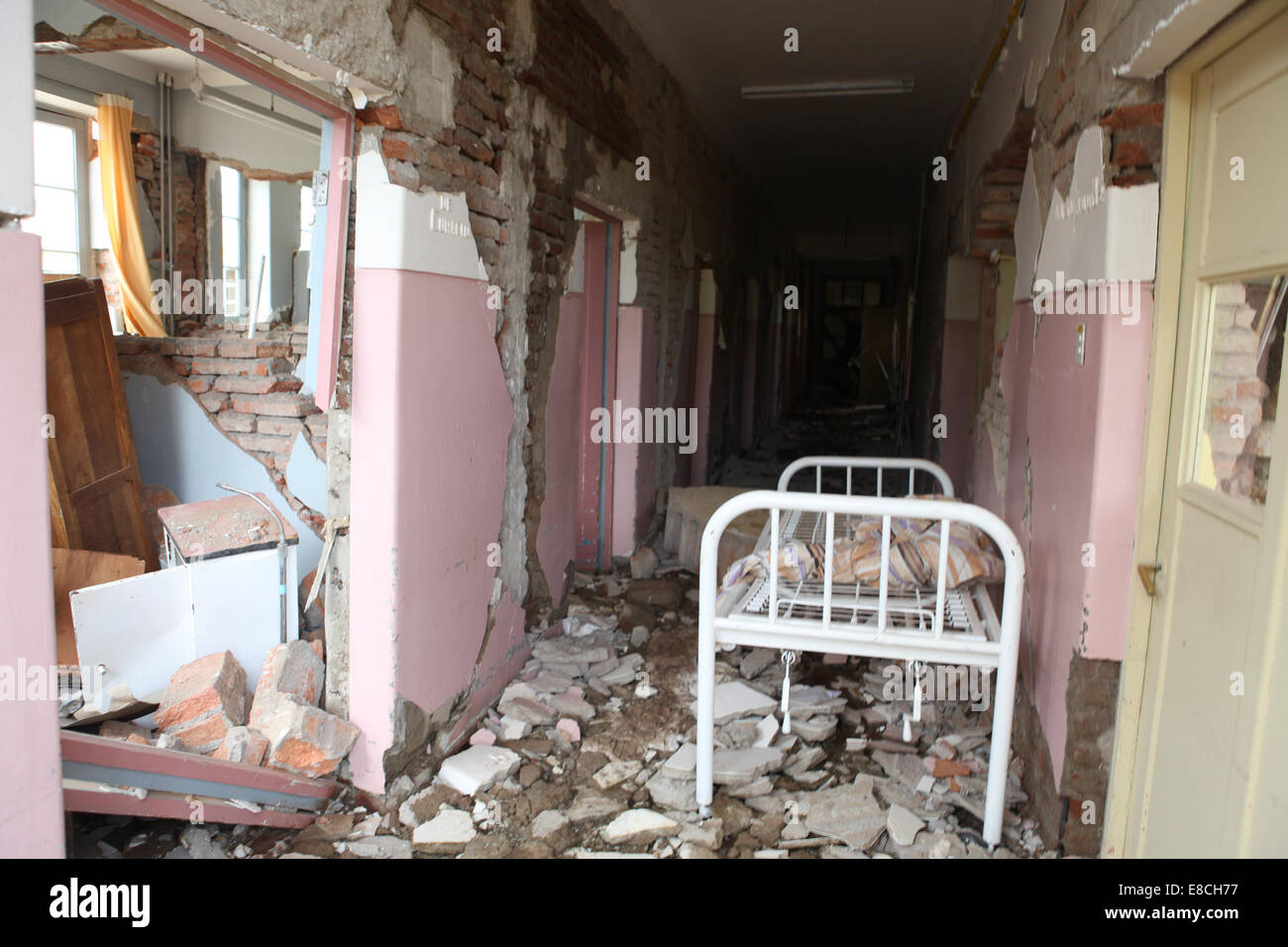 Innere des beschädigten Hospital Stockfoto