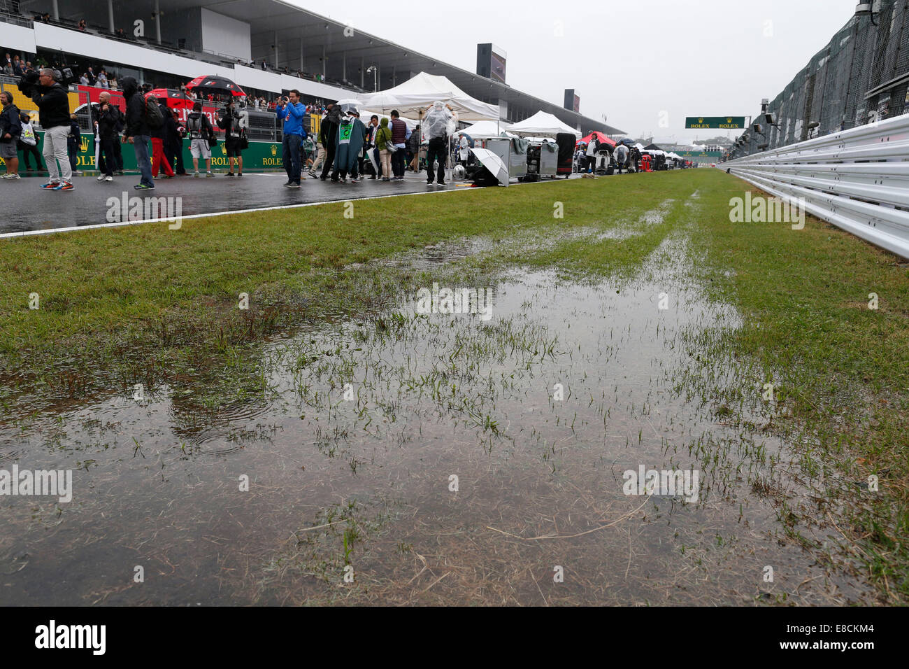 Motorsport: FIA Formel 1 Weltmeisterschaft 2014, Grand Prix von Japan, Regen, Regen Credit: Dpa picture-Alliance/Alamy Live News Stockfoto