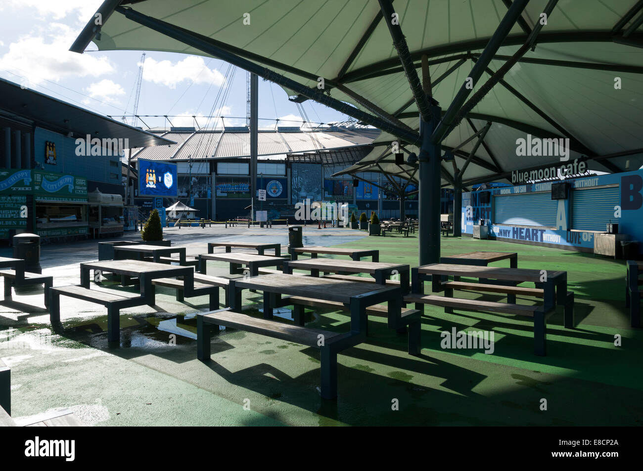 "Stadtplatz" Bar und Café Bereich, City of Manchester Stadium (Etihad Stadium), Clayton, Manchester, England, UK. Stockfoto