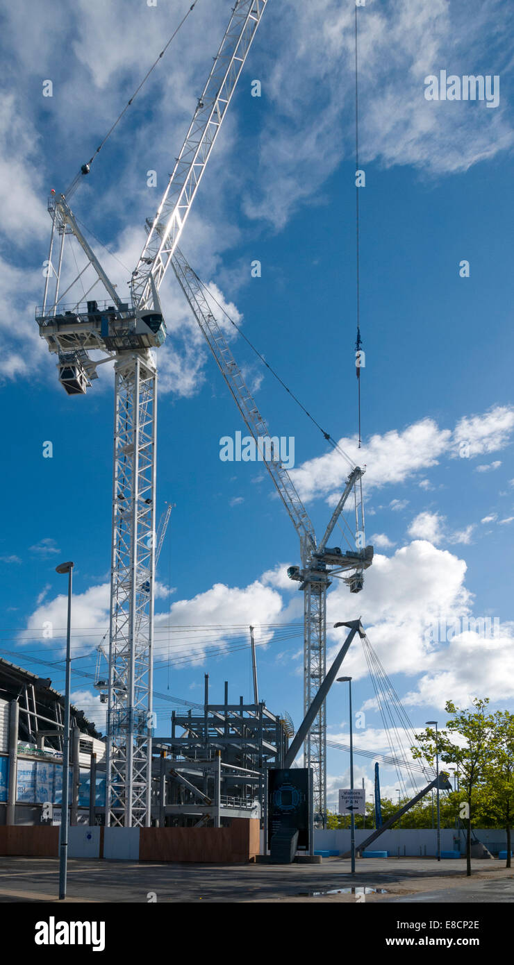 Terex TC606 Turmdrehkrane arbeiten an den Etihad Stadium Erweiterungsarbeiten, Clayton, Manchester, England, UK. Stockfoto