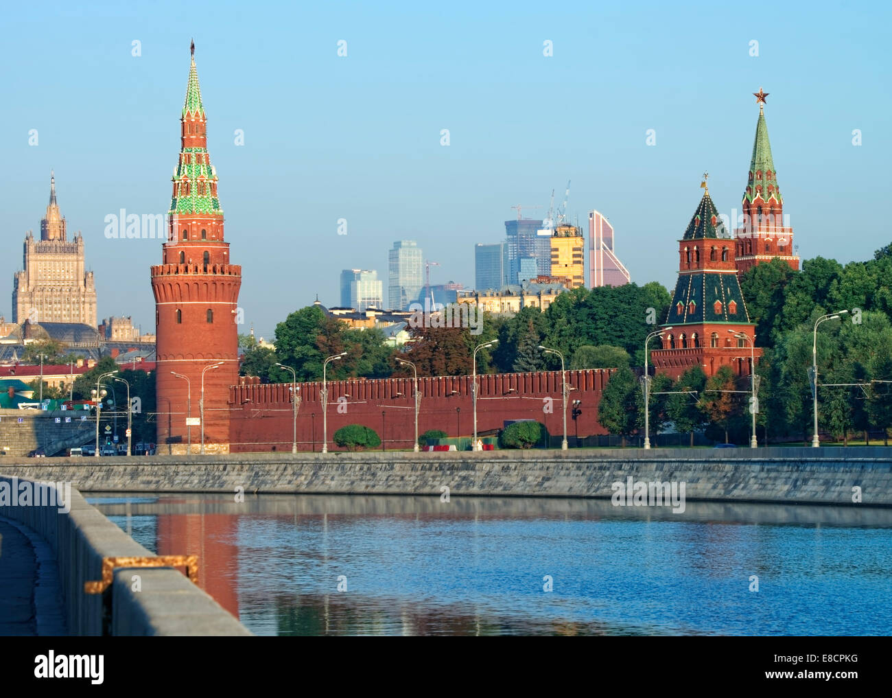 Moskauer Kreml und Skyline-Blick vom Kai der Moskwa Stockfoto