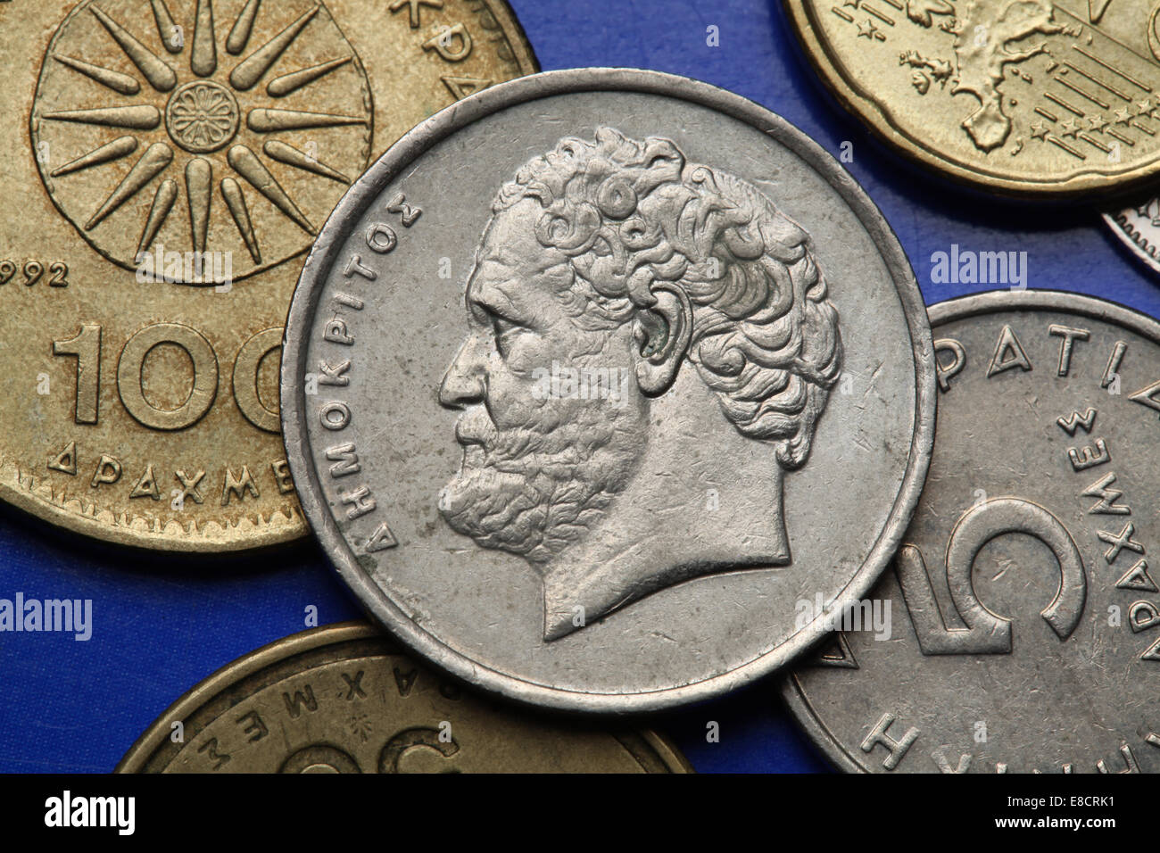 Münzen aus Griechenland. Der griechische Philosoph Demokrit in der alten griechischen 10 Drachme Münze dargestellt. Stockfoto