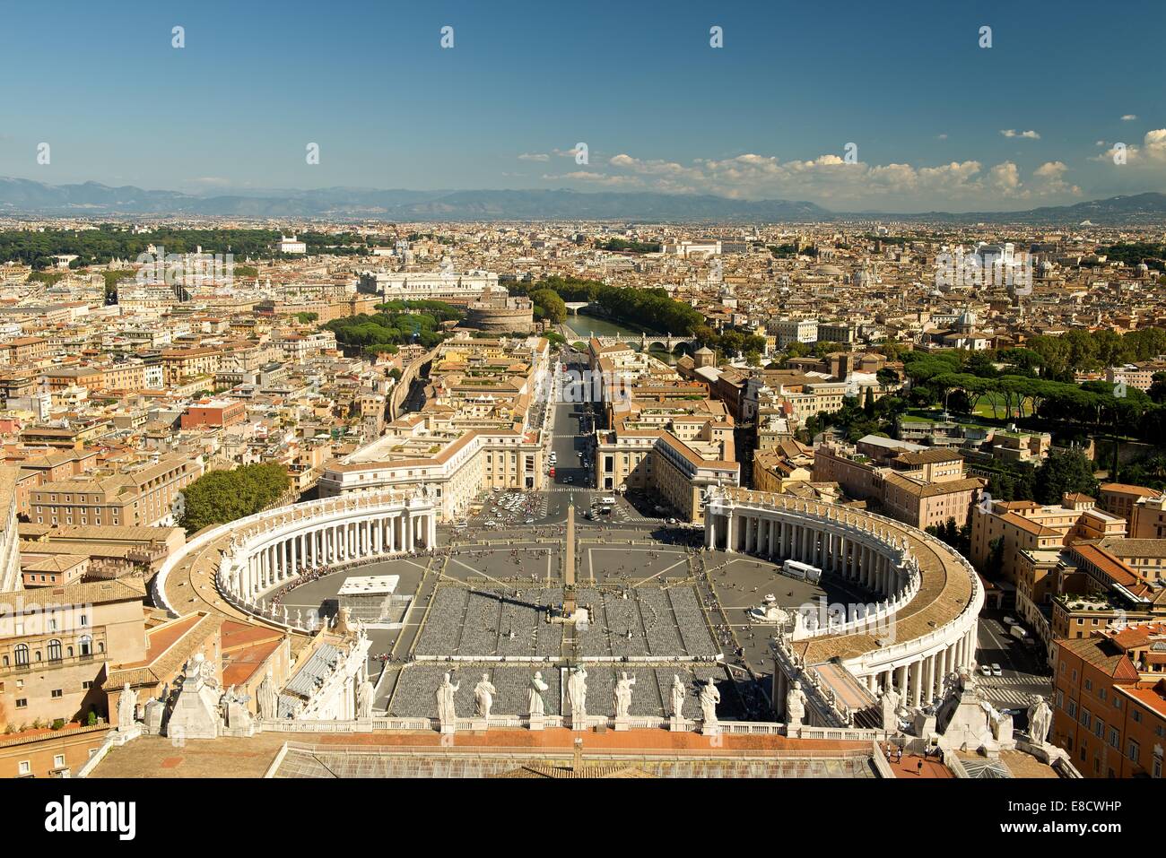 Blick vom oberen Rand der Kuppel an St. Peter Stockfoto