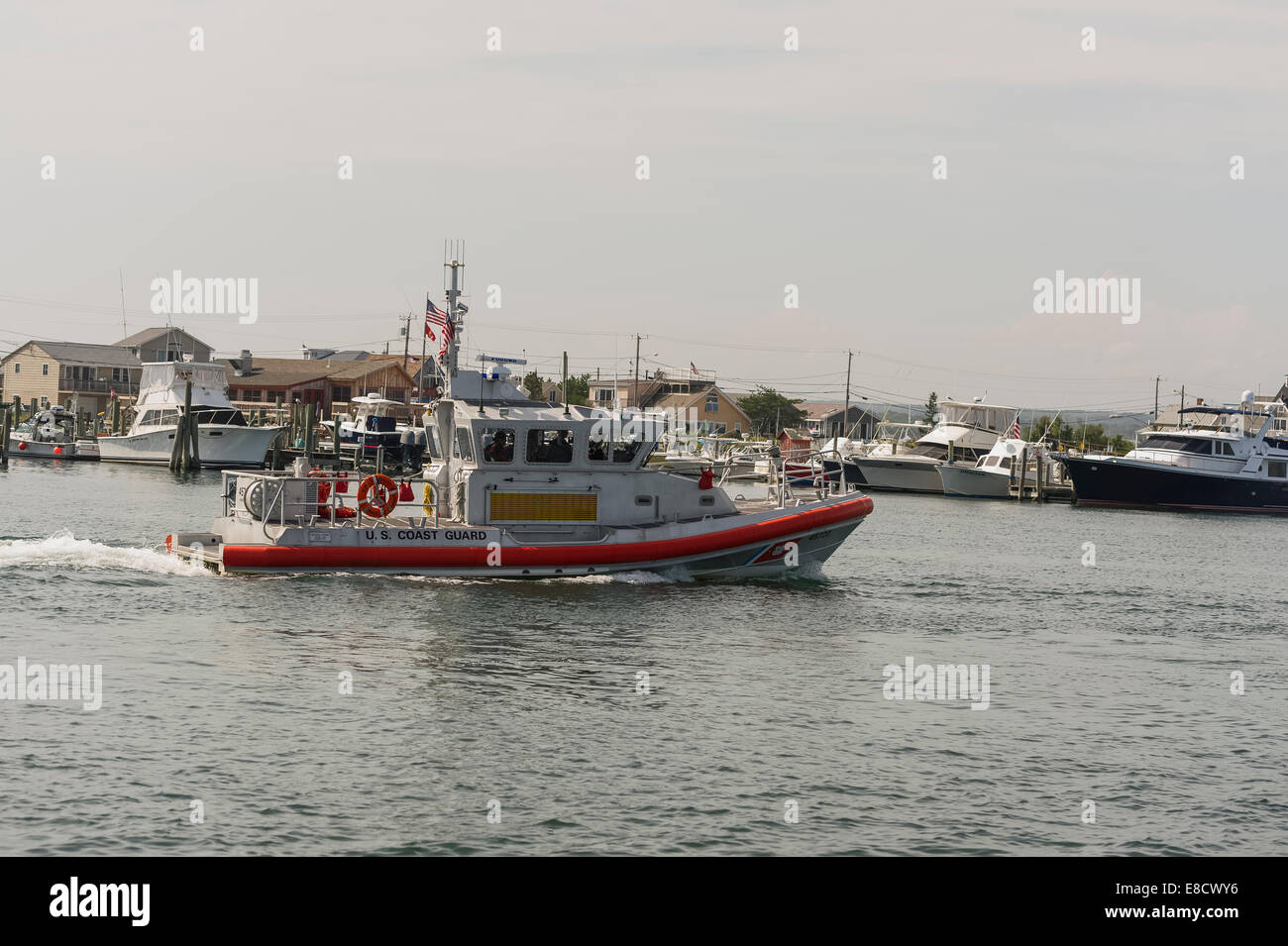 United States Coast Guard auf den Wasserstraßen-Patrouille in Galiläa Point Judith Rhode Island Stockfoto