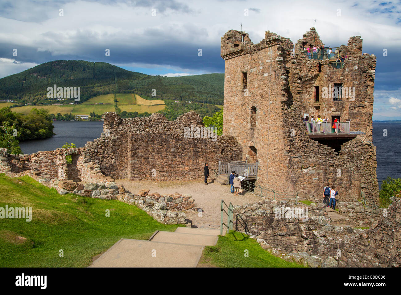 Ruinen von Urquhart Castle am Ufer des Loch Ness, Highlands, Schottland Stockfoto