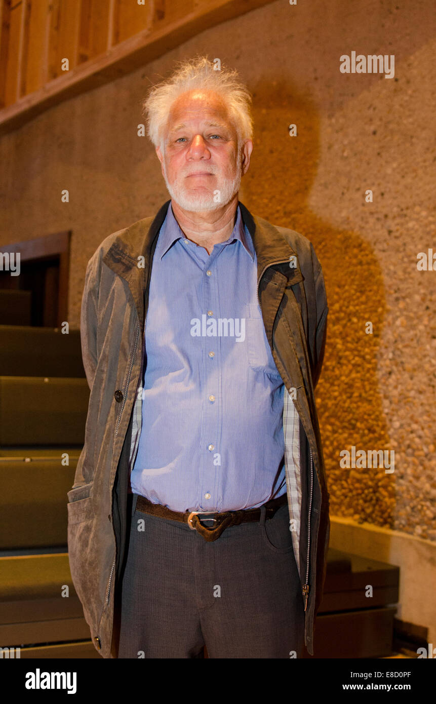 Suffolk, UK. 5. Oktober 2014. Michael Ondaatje, Schriftsteller Autor von The English Patient hält Ansprache auf Snape Flipside Festival, Suffolk Uk 5. Oktober 2014 Credit: PrixnewsAlamy Live News Stockfoto