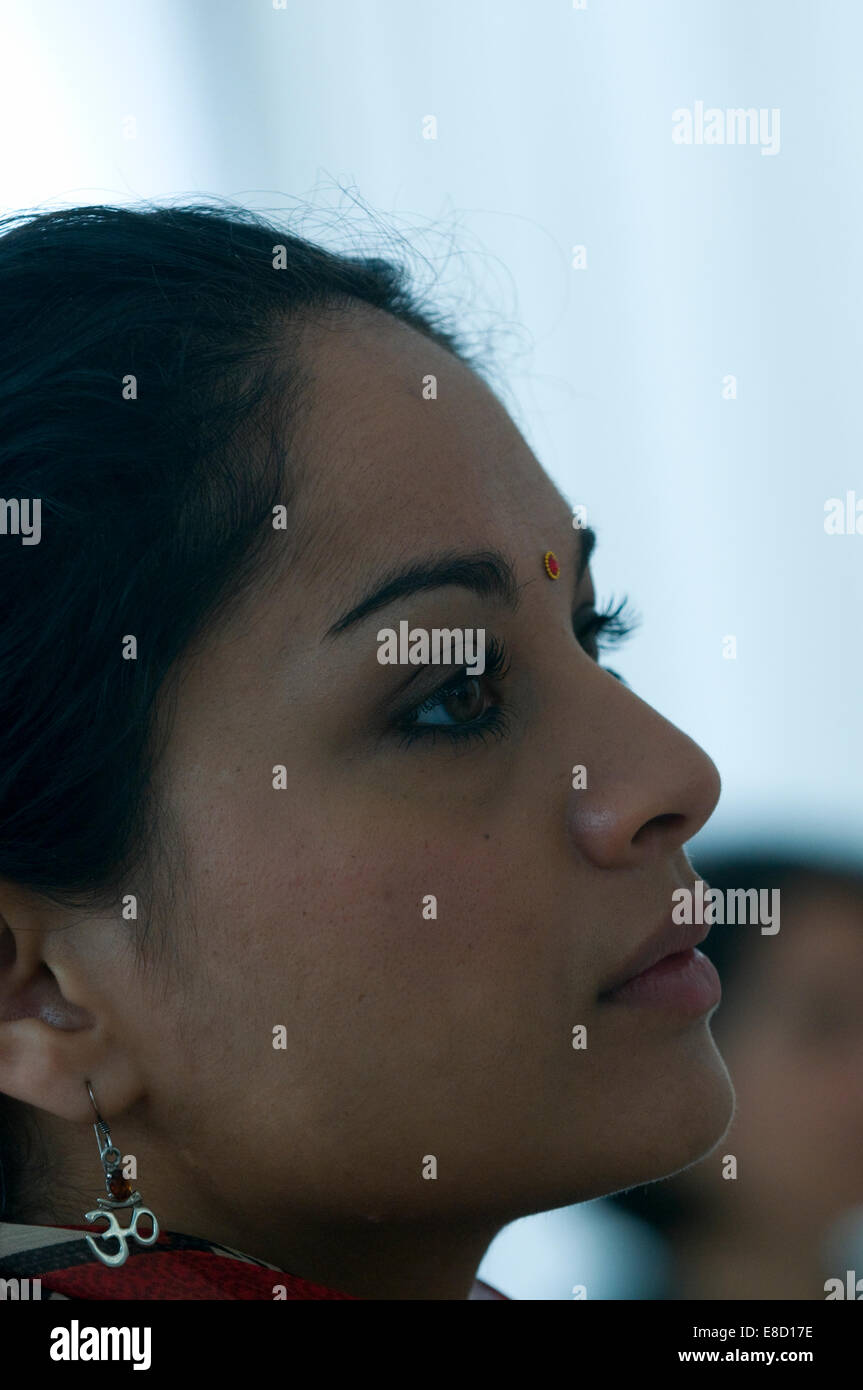 Weibliche Profil spirituellen Diskurs Frau anhören Stockfoto