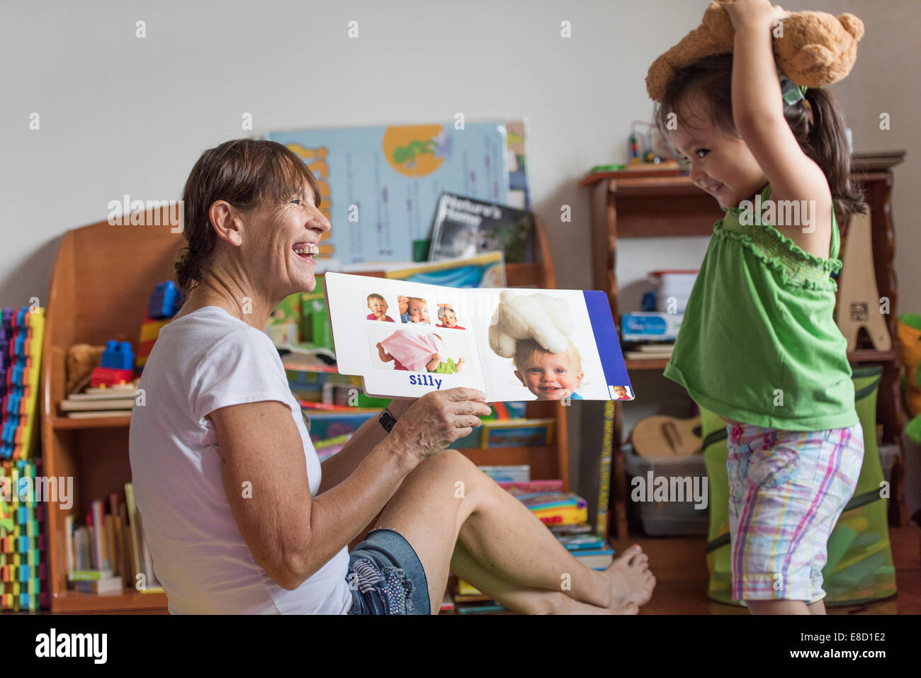 Spaß beim lesen -Fotos und -Bildmaterial in hoher Auflösung – Alamy