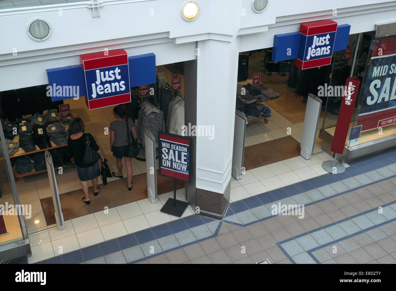 gerade Jeans Ladengeschäft in Sydneys Warringah Mall Shopping Center, Australien Stockfoto