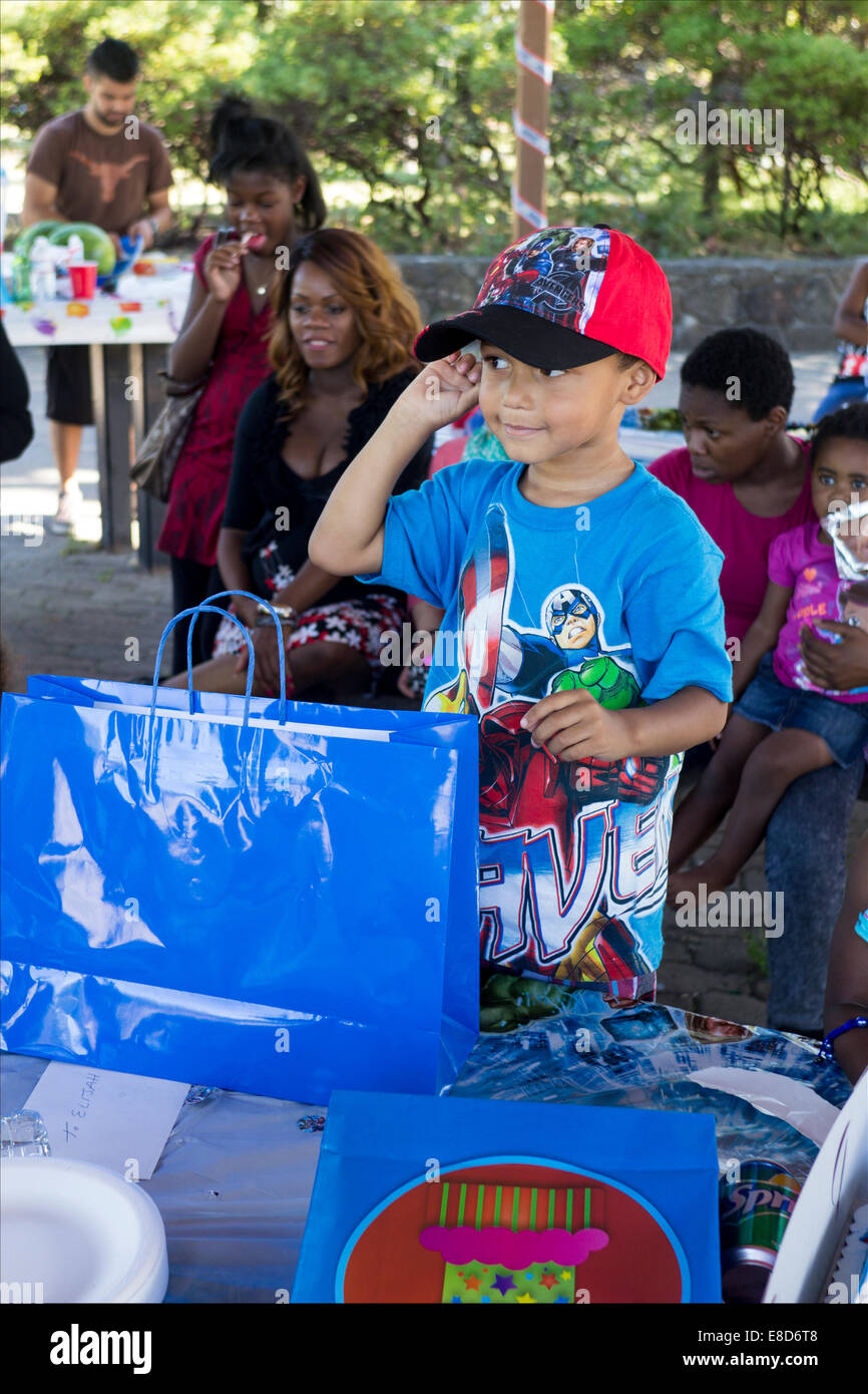 Geburtstagsparty, fünf Jahre alt, junge, Finley Community Park, Santa Rosa, Sonoma County, California, USA, Nordamerika Stockfoto