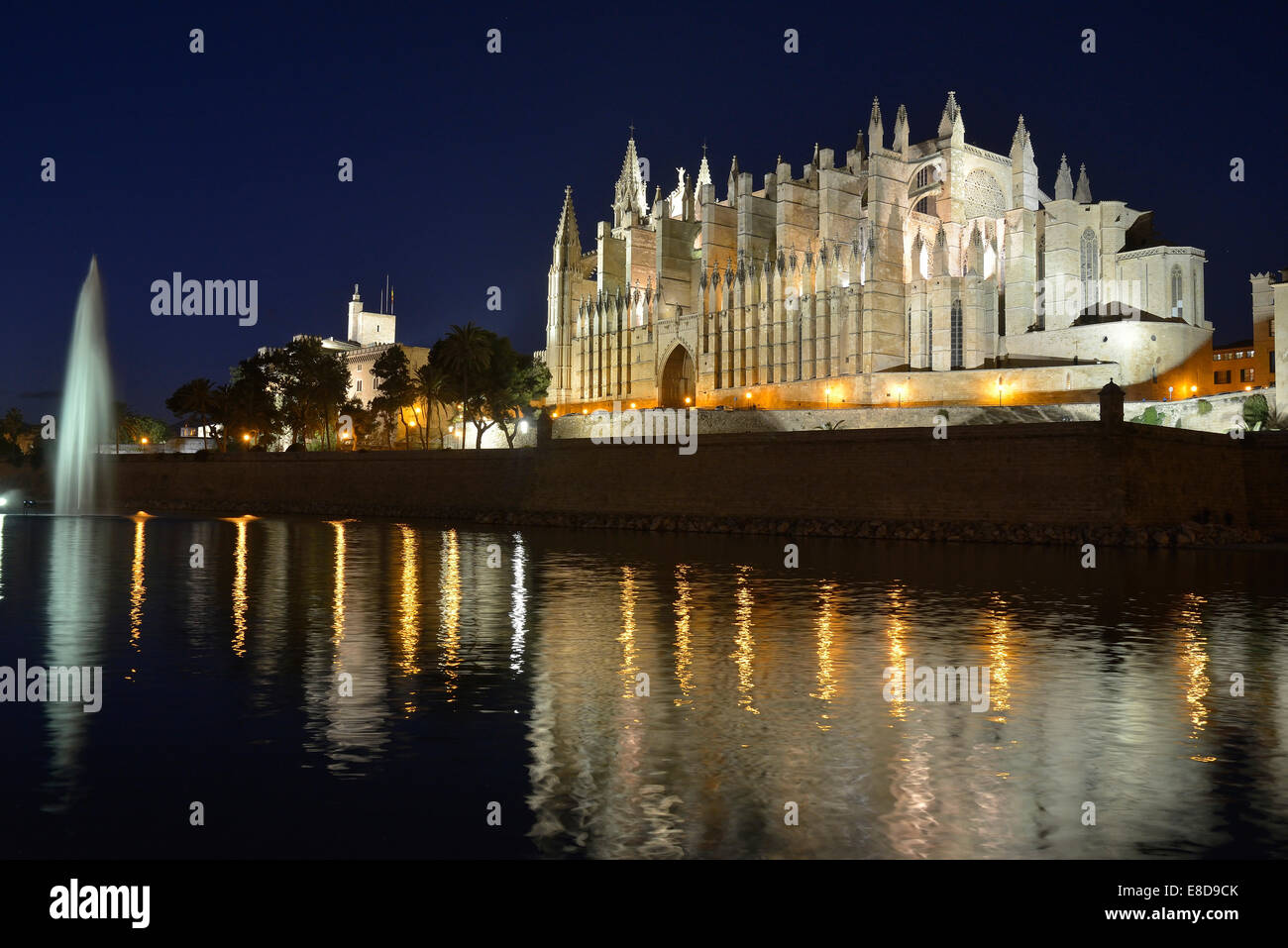 Kathedrale La Seu, Palma Kathedrale, in der Abenddämmerung, Palma, Mallorca, Balearen, Spanien Stockfoto