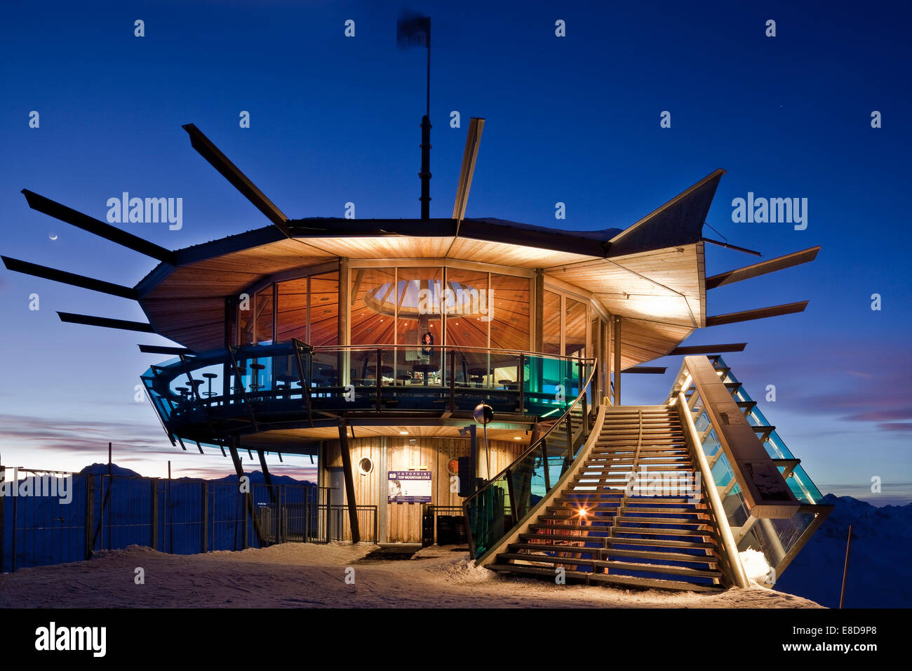 Berg-Restaurant Top Mountain Star bei Dämmerung, Hochgurgl, Tirol, Austria Stockfoto
