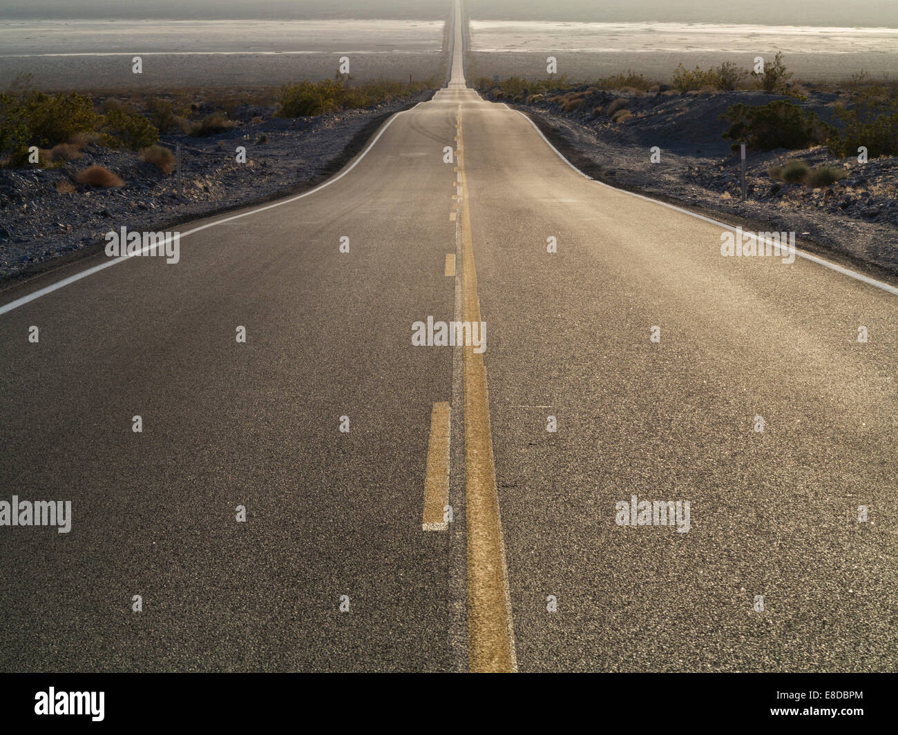 California State Route 190, in der Nähe von Panamint Springs, Panamint Valley, Death Valley Nationalpark, Kalifornien, USA Stockfoto