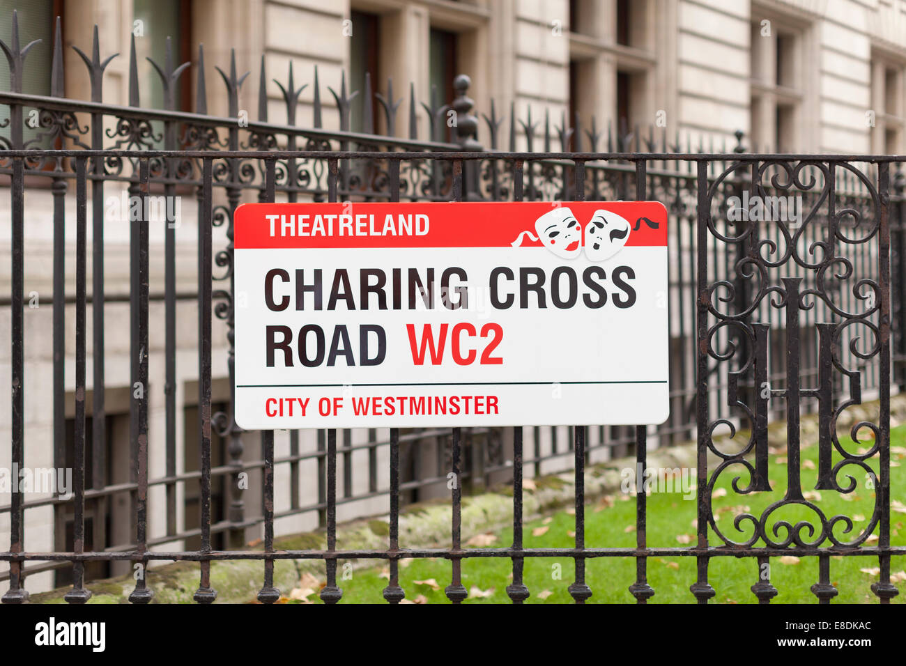 Straßenschild der Charing Cross Road in London, England Stockfoto