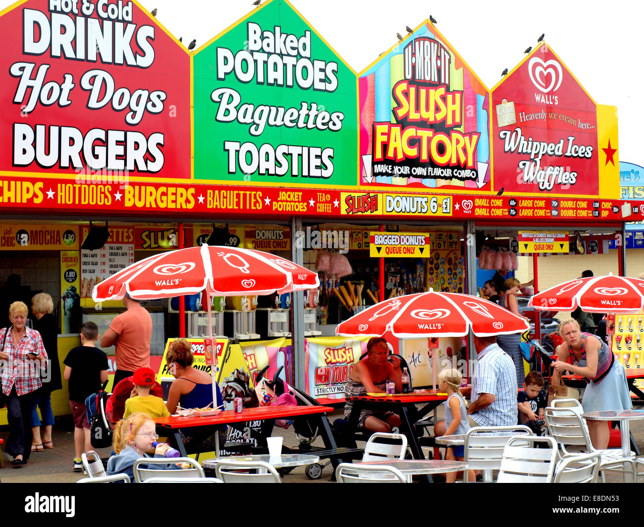 Essen und trinken Kioske am Strand von Skegness, Lincolnshire, England, UK. Stockfoto