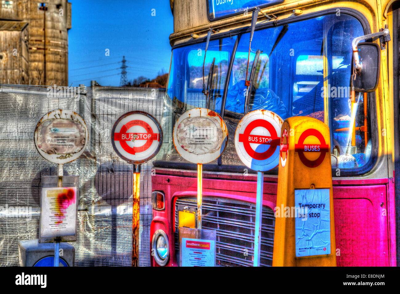 Alten temporäre Bus Stopp-Schilder Stockfoto