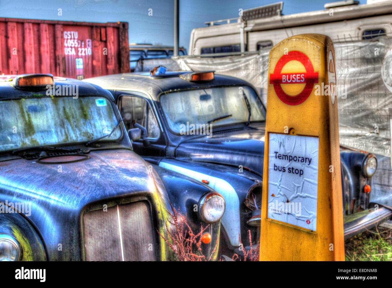 Verfallene London schwarze Taxis Stockfoto