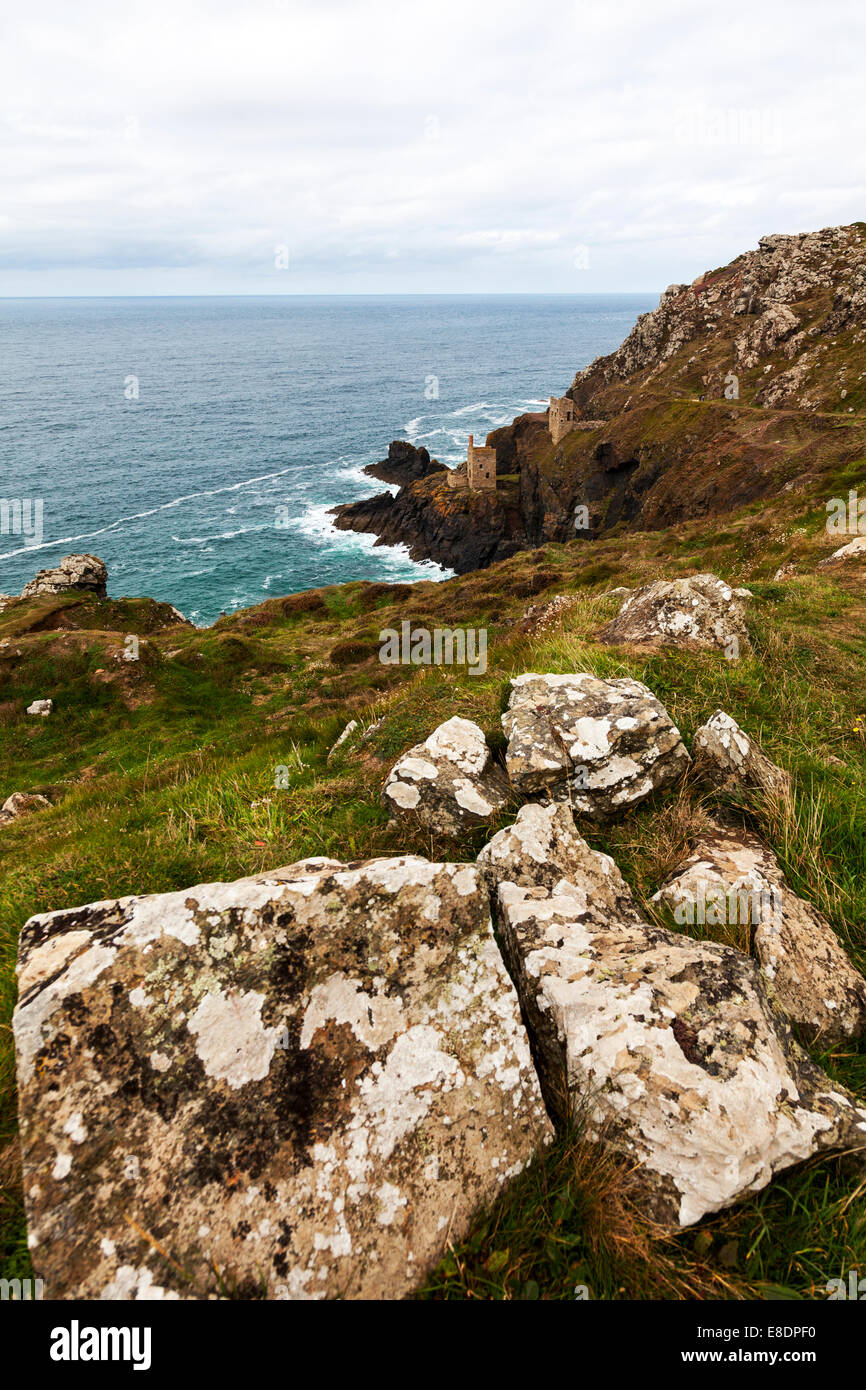 Botallack Mine St nur Cornish Zinnbergbau auf Küste Cornwall Westen des Landes typischen dramatischen Küste Meer Weg Maschinenhaus robust Stockfoto