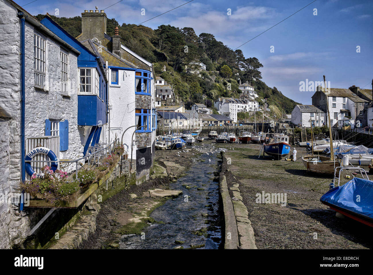 Polperro Cornwall. Malerische Cottages mit Blick auf den Hafen am beliebten Touristenziel von Polperro Cornwall England Großbritannien Stockfoto