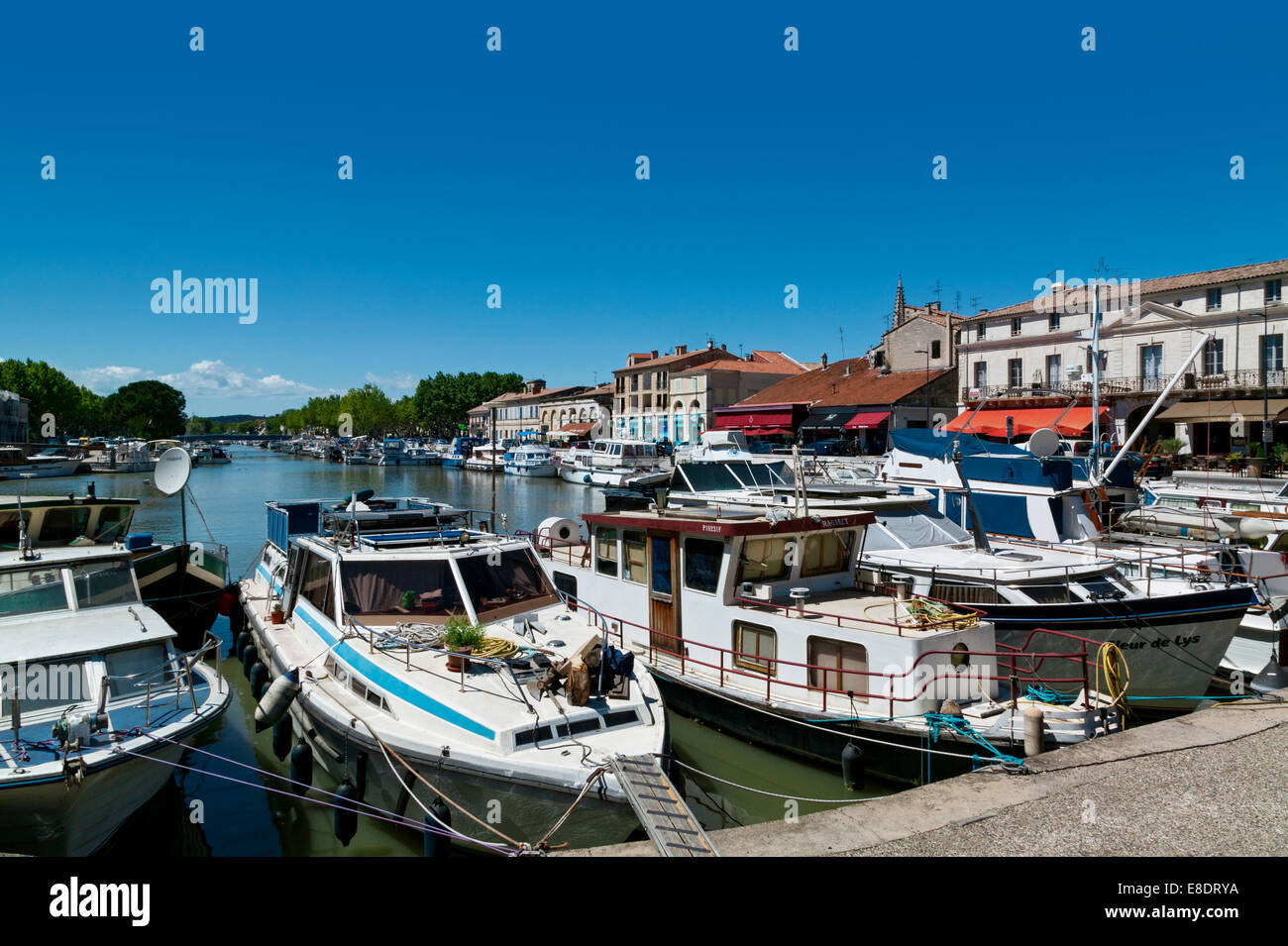 Kanal von Rhone nach Sete, Hafen, Beaucaire, Gard, Languedoc Roussillon, Frankreich Stockfoto