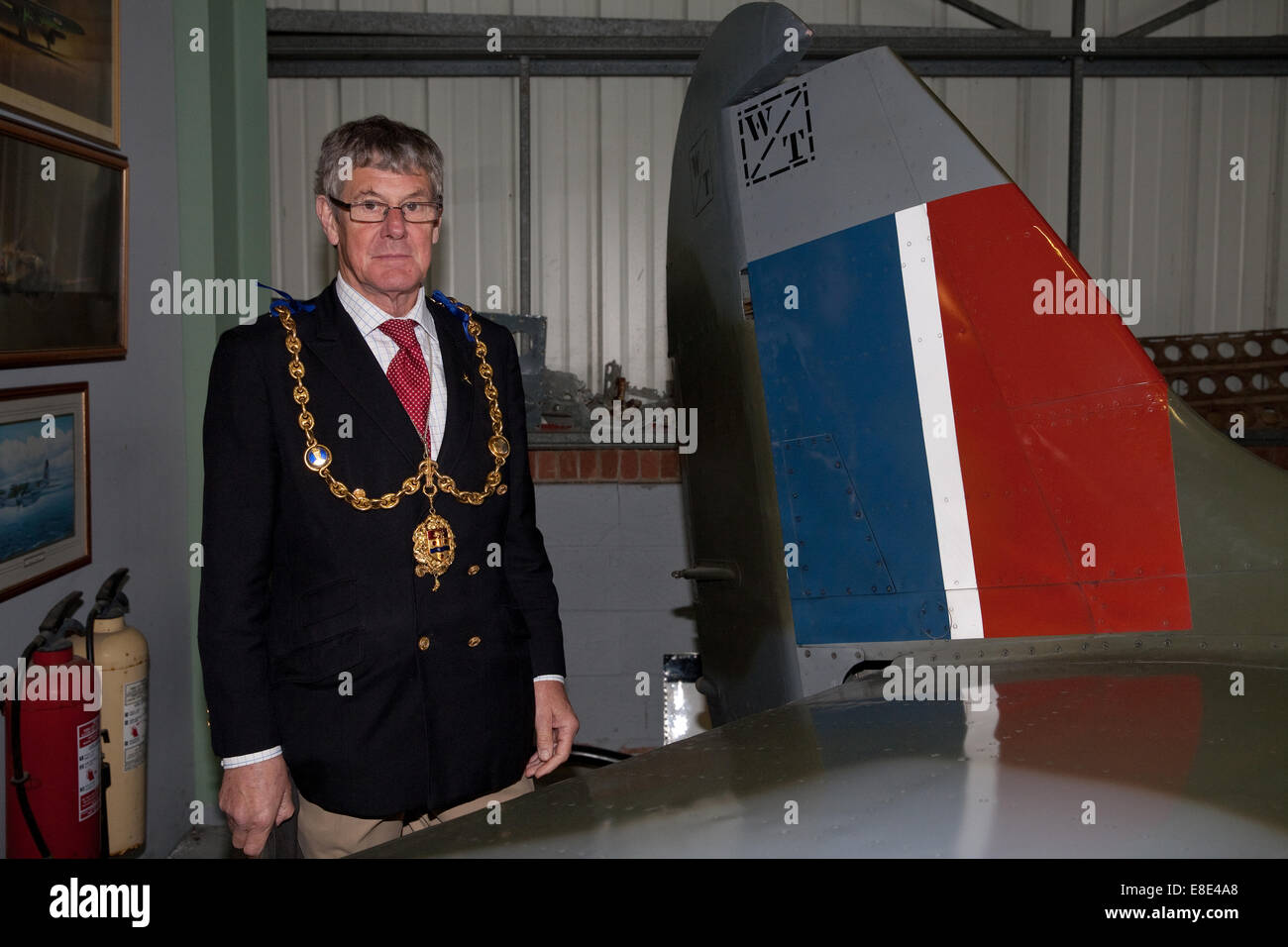 12 Bürgermeistern aus verschiedenen Bezirken besucht den Biggin Hill Erbe Hangar Stockfoto