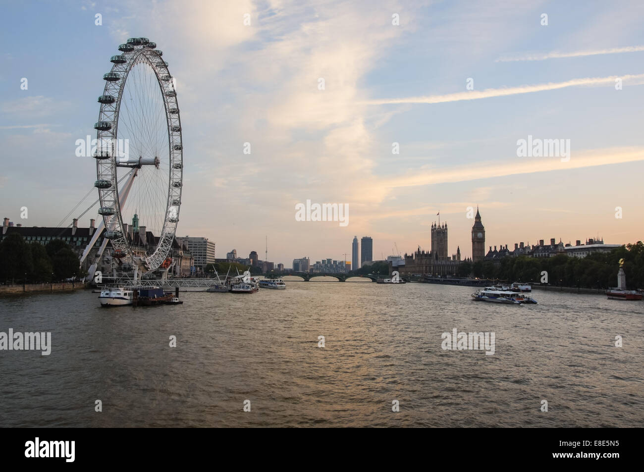 London Eye, Big Ben und Themse in der Abenddämmerung, London England Vereinigtes Königreich UK Stockfoto