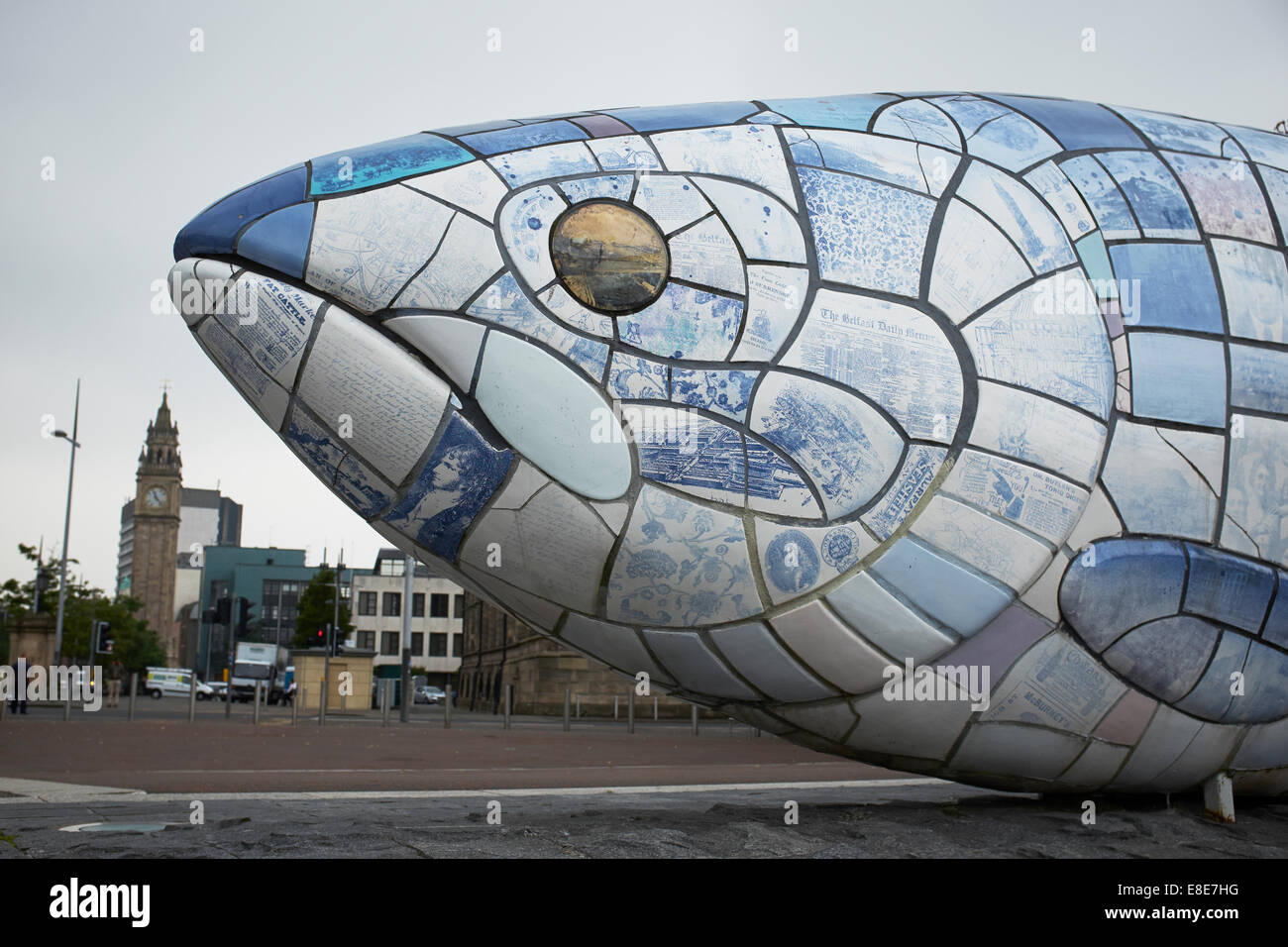 Der Kopf der Großfische Skulptur von John Freundlichkeit im Stadtzentrum von Belfast Stockfoto