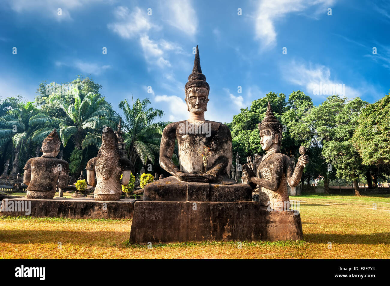 Herrliche Aussicht auf Mythologie und religiöse Statuen im Wat Xieng Khuan Buddha Park. Vientiane, Laos Stockfoto