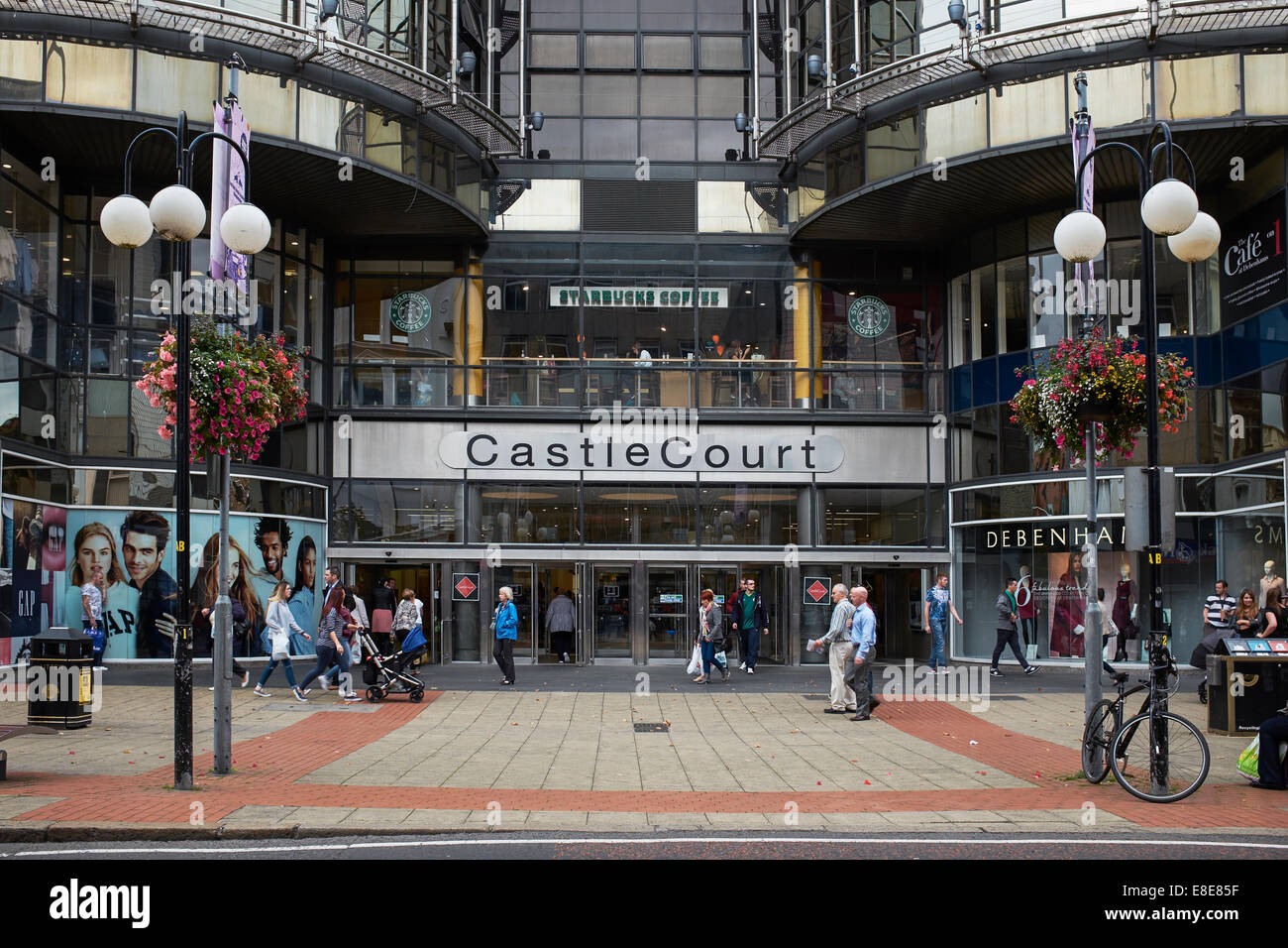 Der Eingang zum Schloss Hof Einkaufszentrum in Belfast city Stockfoto