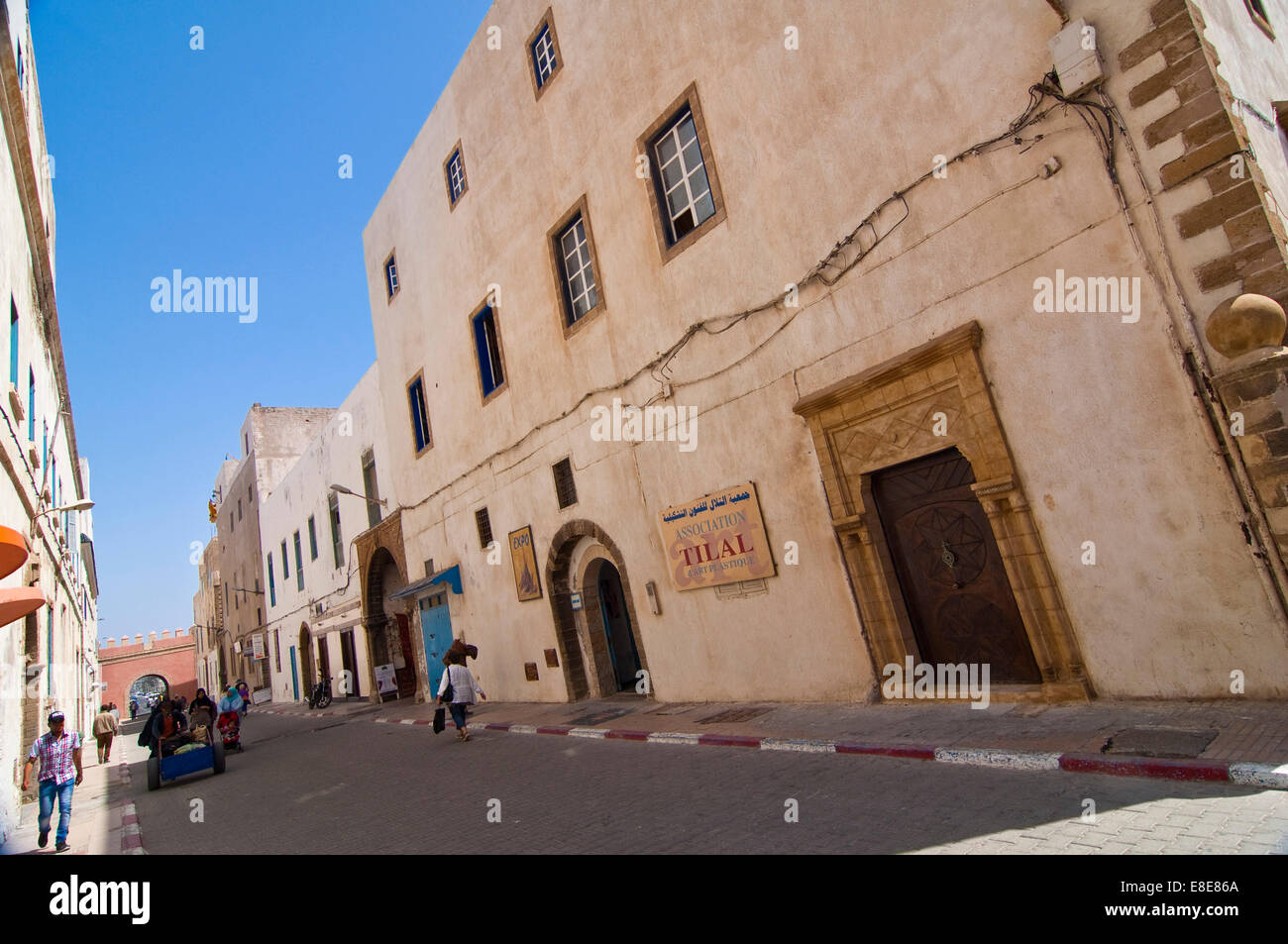 Horizontale Streetview Bab es Sebaa Tor in der Stadtmauer rund um Essaouira. Stockfoto