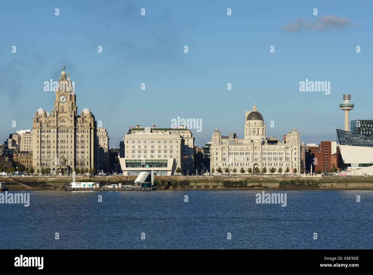 Das Leber-Gebäude und drei Grazien am Liverpool Wasser Stockfoto