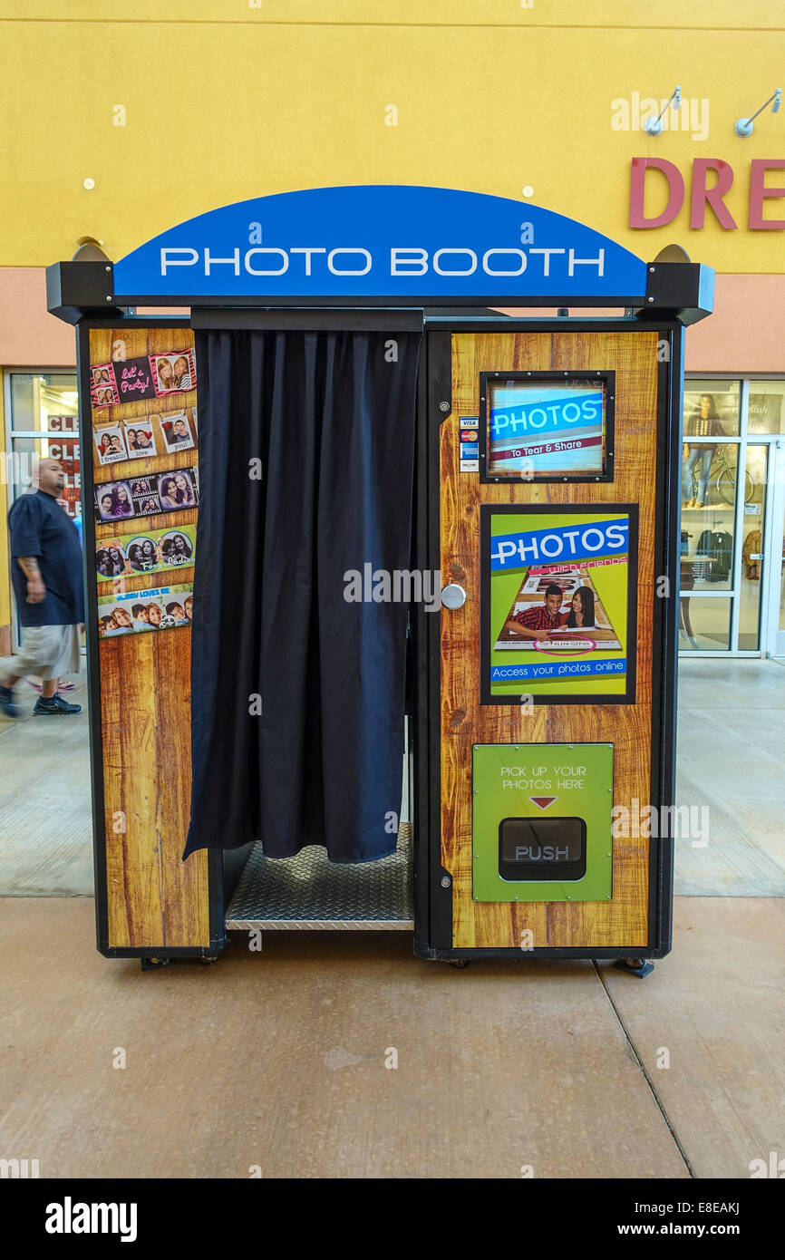 Photo Booth Kiosk in The Outlet Shoppes at Oklahoma City, Oklahoma, USA. Stockfoto
