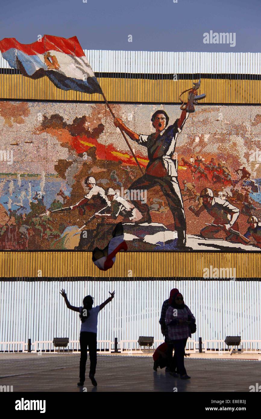 Kairo, Ägypten. 6. Oktober 2014. Ägypter feiern den 41. Jahrestag des Oktober Krieges am Memorial Sadat in Kairo, Ägypten, 6. Oktober 2014. Ägypten feierte hier am Montag den 41. Jahrestag der Oktober Krieg oder Yom Kippur Krieg, auch bekannt als arabisch-israelischen Krieg von 1973. Bildnachweis: Xinhua/Alamy Live-Nachrichten Stockfoto