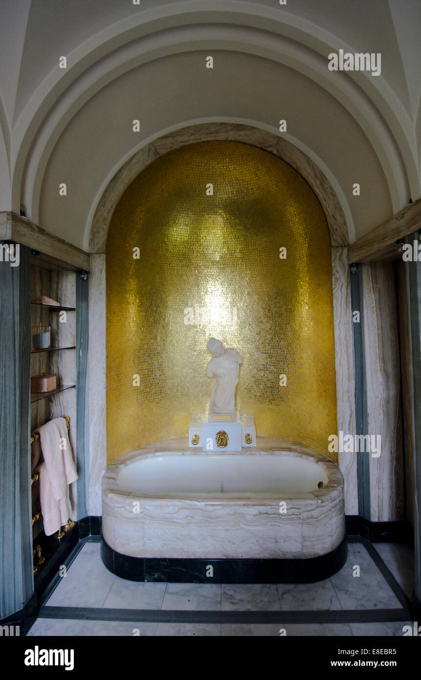 Art-Deco-Bad in Eltham Palace - London, England Stockfoto