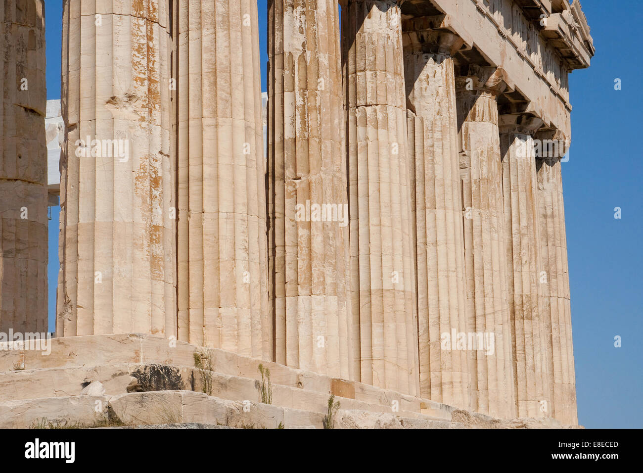 Dorische Säulen des Parthenon in Athen, Griechenland. Stockfoto