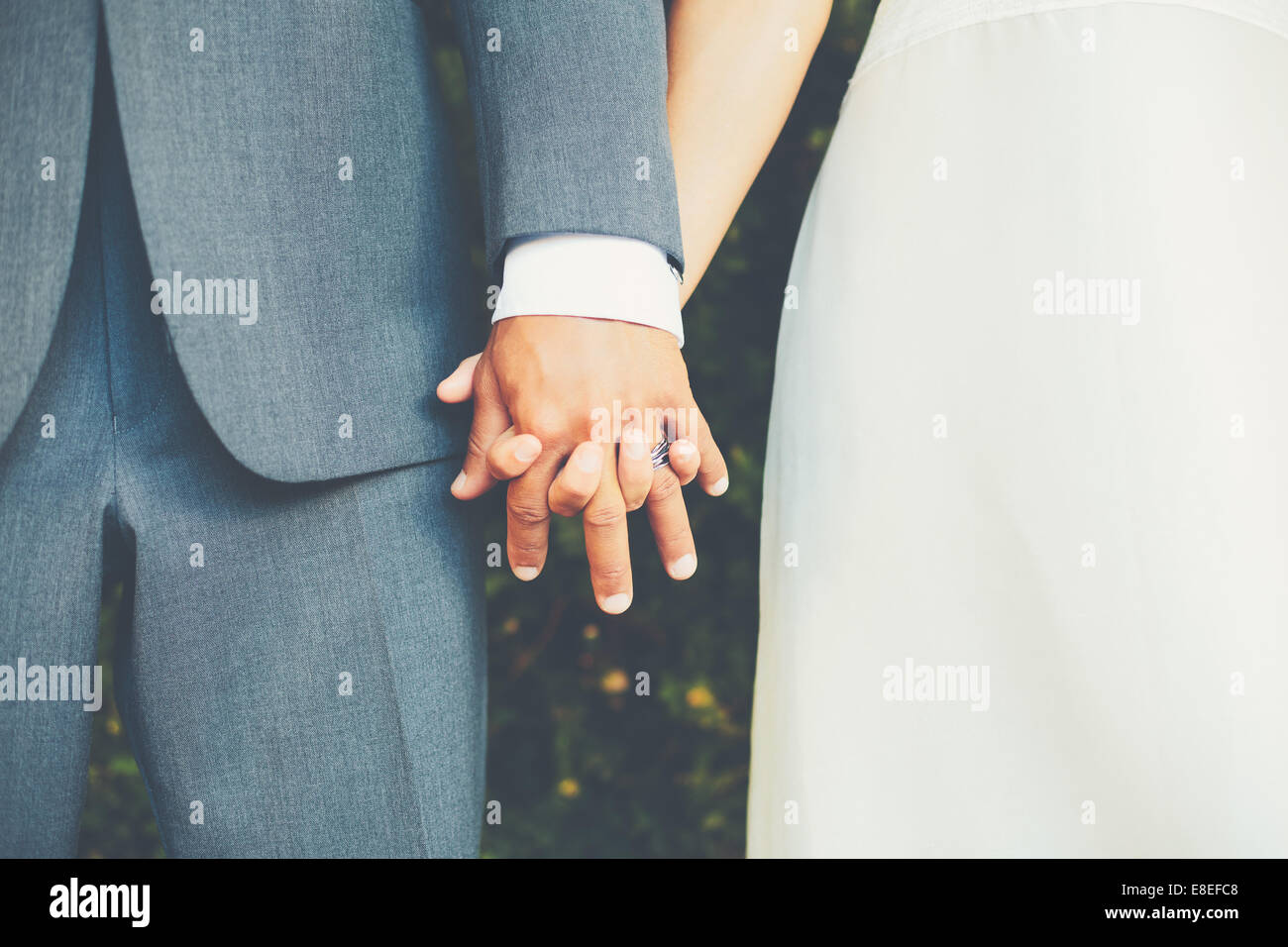 Brautpaar, Braut und Bräutigam Hand in Hand Stockfoto