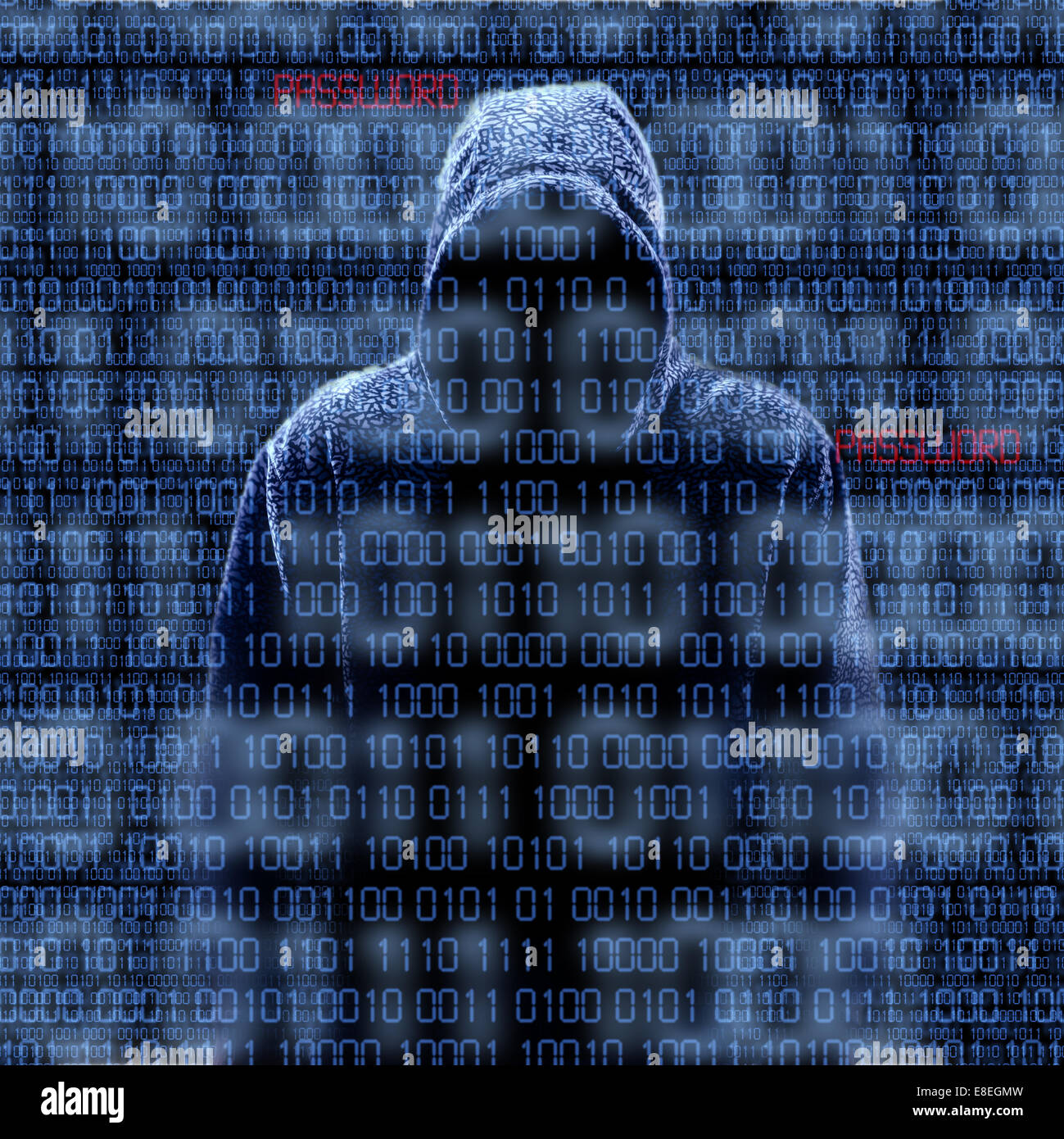 Silhouette von einem Hacker isoliert auf schwarz mit Binärcodes auf Hintergrund Stockfoto